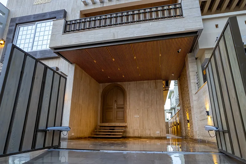 Entrances & Facades by GreenStone Design & Construction, photo 3 of 8